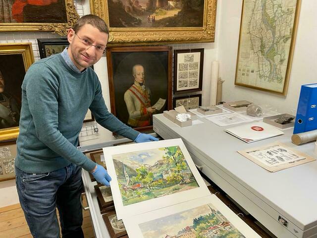 Museumsleiter Sebastian Krutter im Depot. | Foto: Thomas Fuchs