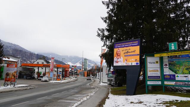 Auch auf den digitalen Anzeigetafeln bei den Ortseinfahrten wird jetzt verstärkt für den "Stadt-Up" Wettbewerb geworben. | Foto: Felix Hallinger