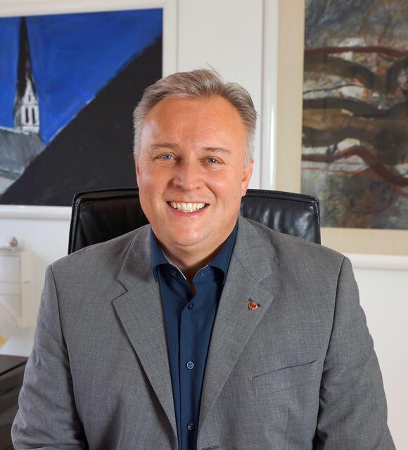 Der Bürgermeister Stefan Weirahter wünscht den Imster Buabe eine unvergessliche Fasnacht | Foto: Stadtgemeinde Imst