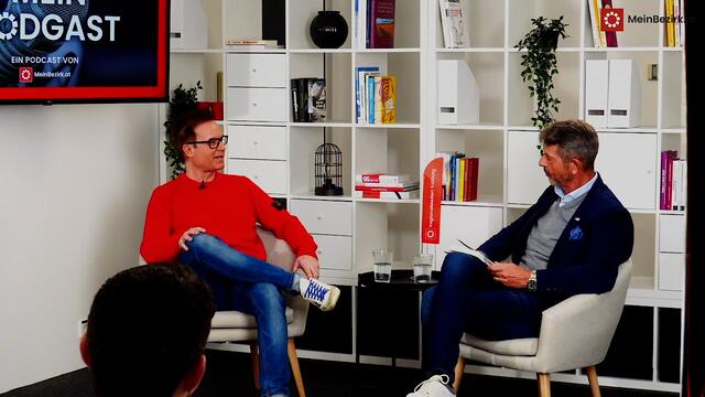 Das Gespräch kann man als Re-Live nachschauen.  | Foto: Schubert