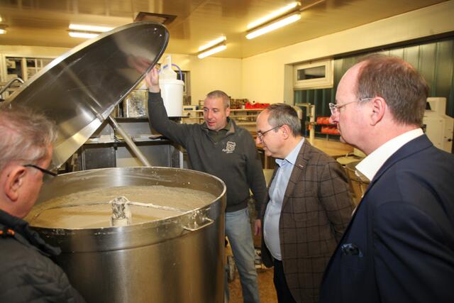 Der Blick ins Rührgerät bei der Bäckerei-Konditorei Wachmann GmbH. | Foto: WKO
