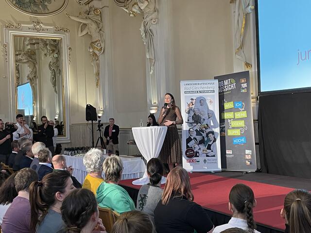 Für die charmante Moderation im Mailandsaal sorgte bei der Siegerehrung Claudia Aichhorn-Edler. | Foto: RegionalMedien