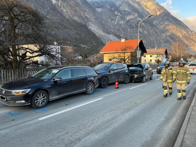 Im Rückstau kam es zu einem weiteren Verkehrsunfall. | Foto: FF Zams