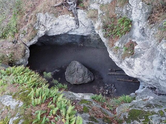 Auch von oben bietet die Königshöhle interessante Einblicke