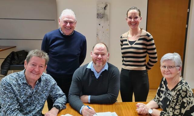 Diese Woche konnte der Pachtvertrag zwischen der Marktgemeinde Griffen mit Bürgermeister Josef Müller,   dem Verein Tropfsteinhöhle Griffen und den neuen Wirten Bernhard und Petra Dobrounig unterschrieben werden. | Foto: Marktgemeinde Griffen