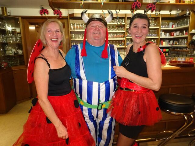 Obelix zwischen Glückskäferchen.