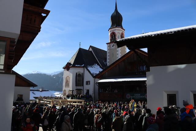 Tausende Besucher ließen sich das Spektakel nicht entgehen.  | Foto: Elisabeth Zangerl 