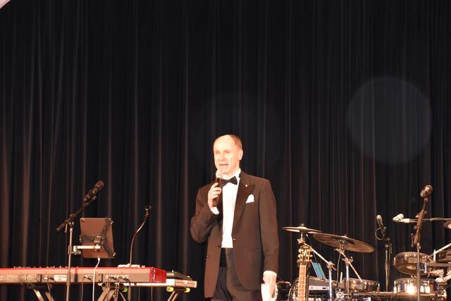 Herbert Fischerauer moderierte den Ball. | Foto: Preineder