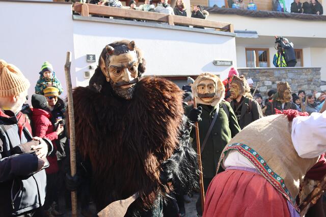 Die Leitfigur des Fisser Blochziehens 2023: Der Schwoaftuifl. | Foto: Elisabeth Zangerl 