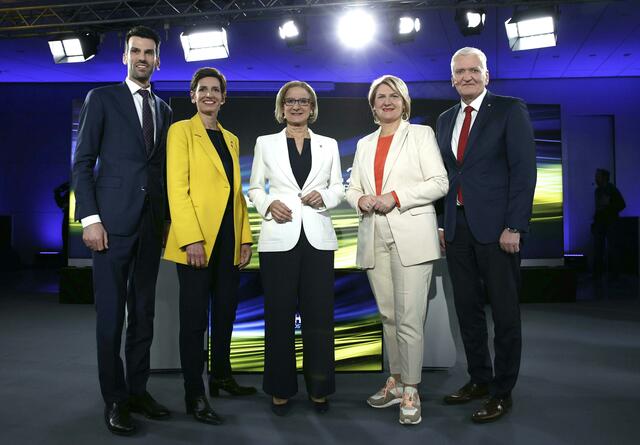 Im Vorfeld der Niederösterreich-Wahl zeigten sich die Spitzenkandidaten und Spitzenkandidatinnen noch euphorisch. Jetzt zeigt sich: Nur die FPÖ mit Udo Landbauer (l.) hat Grund zum Jubeln. | Foto:  TOBIAS STEINMAURER / APA / picturedesk.com