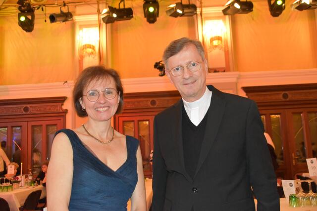 Monika Fischerauer und Stadtpfarrer Clemens Abrahamowicz. | Foto: Preineder