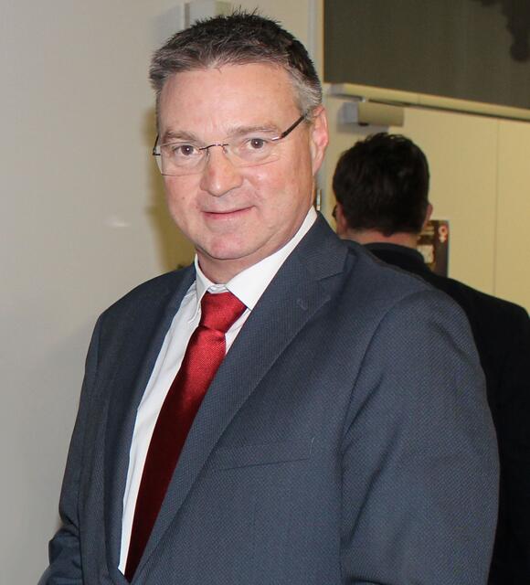 Bürgermeister in Ebreichsdorf Wolfgang Kocevar beim Wahlkampf-Finale. | Foto: Franz Schicker