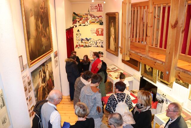 Am 100. Todestag von Mathias Schmid waren zahlreiche Besucher im Museum in Ischgl zu Gast. | Foto: Othmar Kolp