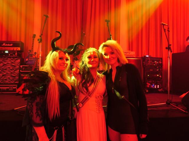 Mystisch und exotisch: Tanja Horaczek, Andrea Wollinger und Sabine Hubmayer.