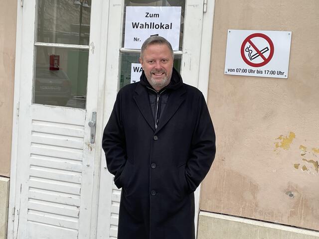 Rainer Spenger, SPÖ, vorm Wahllokal. | Foto: Zezula