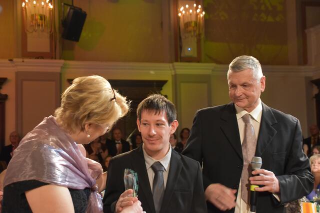Sportlerehrung: Elisabeth Grill, Thomas Fink, Günter Grill. | Foto: Preineder