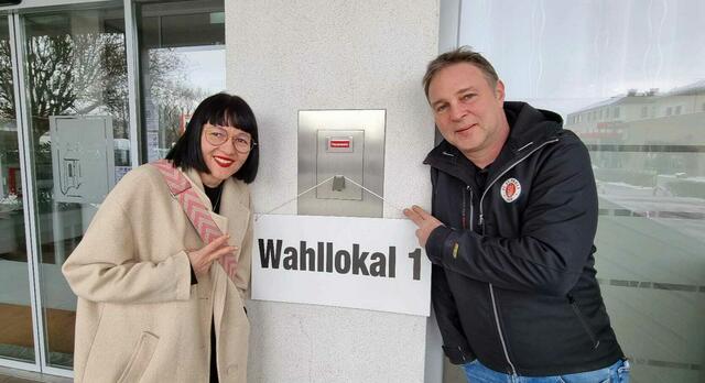 Karin Blum und Andreas Babler beim Wahllokal in Traiskirchen | Foto: z.V.g.