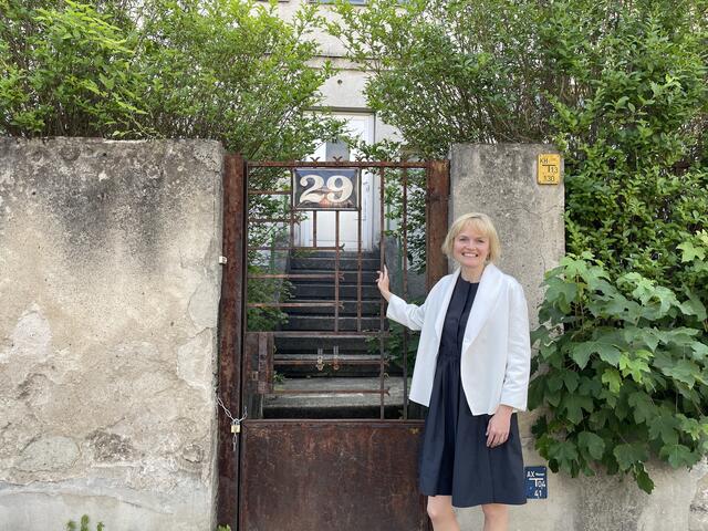 Silke Kobald (ÖVP) setzt sich für den Erhalt der Villa in der Hofwiesengasse 29 ein. | Foto: Kautzky