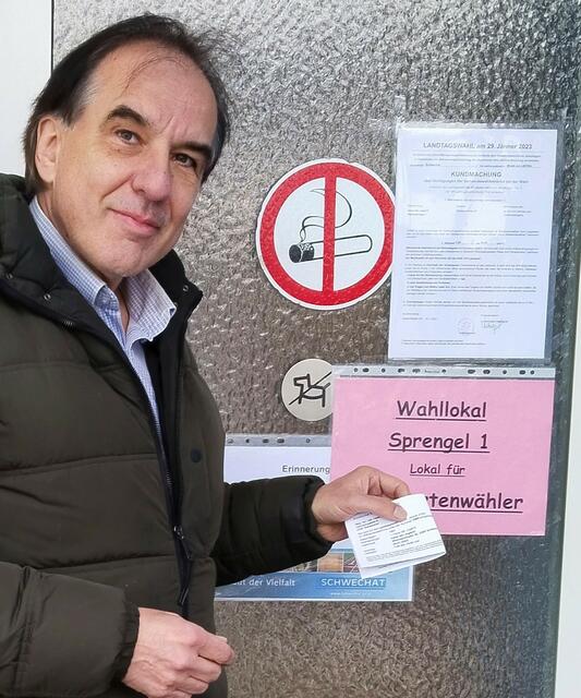 Paul Haschka bei der Stimmabgabe in Schwechat. | Foto: NEOS