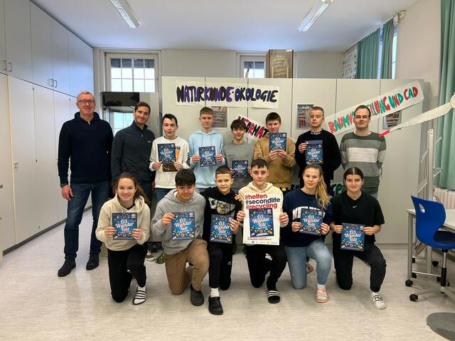 115 gesammelte Handys wurden von den Schülern und Schülerinnen des Theresianums gesammelt. | Foto: Theresianum