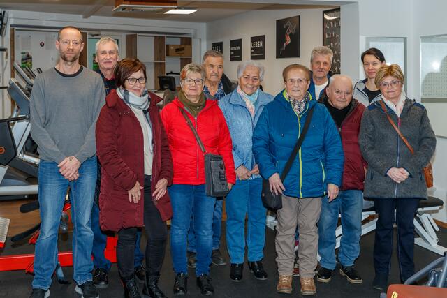 Trainer Gerhard Resl, Franz Schelm, Christine Armberger, Gertrude Schelm, Günter Koldner, Hilda Lunzer, Monika Malzer, Josef Armberger, Franz Malzer, Trainerin Monique und Heidelinde Kreibich. | Foto: Pensionistenverband Groß Siegharts