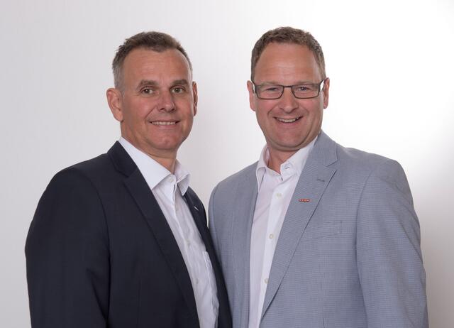 WKO-Bezirksstellenleiter Robert Oberfrank freut sich mit Obmann Martin Ettinger über die vielen Gründungen im Bezirk Gmunden. | Foto: WKO Gmunden