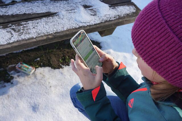 Die App „Dreckspotz" ist leicht zu bedienen und die SchülerInnen hatten beim Testen Spaß. | Foto: Christine Roner