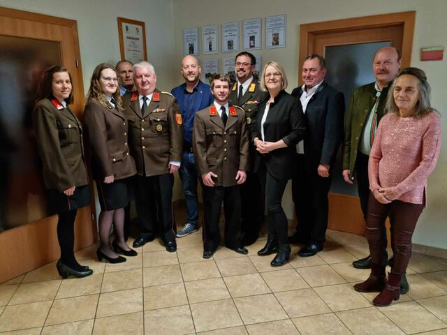 Föhrenau: GR Bianca Dachler, Lisa Grundner, Heinrich Grundner, Georg Handler, GR David Diabl, BI Günter Swoboda, Thomas Streng, Bgm. aus Schwarzau am Steinfeld Evelyn Artner, Bgm. Bernhard Karnthaler, Karl Seidl und Gabriele Schwarz. | Foto: Gemeinde Lanzenkirchen