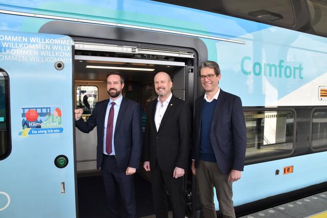 Landesrat Stefan Schnöll, Salzburger Verkehrsverbund Geschäftsführer Johannes Gfrerer und WESTbahn Geschäftsführer Thomas Posch. | Foto: Philip Steiner