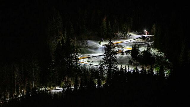 Die Bahn am Sigmundsberg bei Nacht. | Foto: Fred Lindmoser