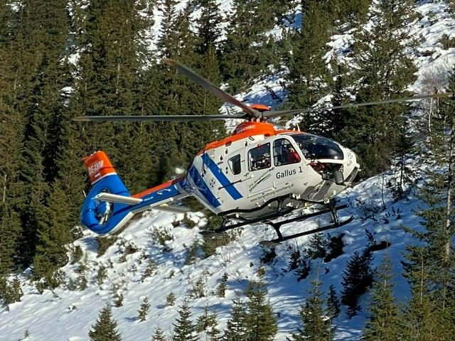 Skifahrer in Bachbett abgestürzt: Der Verletzte wurde in das LKH Feldkirch geflogen. (Symbolbild) | Foto: Heidegger