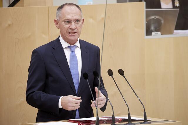 Innenminister Gerhard Karner kündigte die Errichtung eines Sonderbereichs für Online-Kindesmissbrauchsdelikte an jedem Landeskriminalamt an. | Foto: Parlamentsdirektion/Thomas Topf
