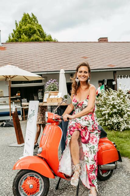 PR-Expertin Christina Dow hat vor zwei Jahren ihr berufliches Portfolio erweitert und zusätzlich den Schritt in die Gastro-Szene gewagt. Wie ihr dennoch die Balance zwischen "Work" und "Life" gelingt, verrät sie im Interview mit MeinBezirk.at | Foto: Conny Leitgeb