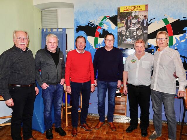 Der Vorstand der „Freunde Historischer Fahrzeuge Murtal Classic": Wahlleiter Hermann Brunner, Kassier Werner Graf, Kassenprüfer Heinz Nestler, Obmann-Stv. Harald Zuza, Obmann Josef „Pepe" Kriebernegg, Kassenprüfer Axel Irmann | Foto: Hans Georg Ainerdinger