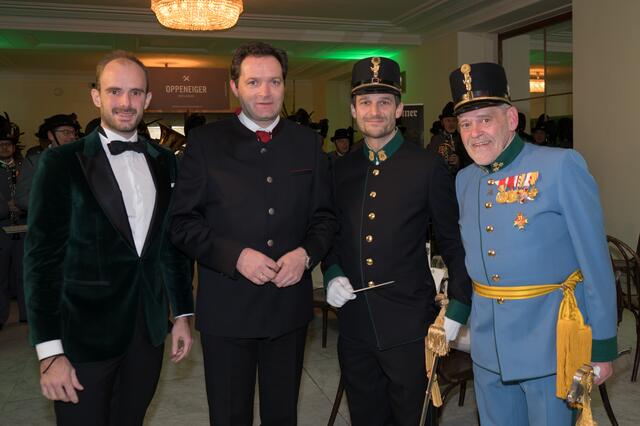 Staatssekretär Florian Tursky, Minister Norbert Totschnig, Kapellmeister Norbert Amon und der "heimliche" Hausherr Toni Larcher.