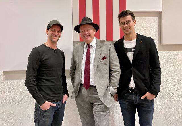 Titelsong-Komponist Marlon Prantl, Regisseur Hermann Weiskopf und Längenfeld-Vizebgm. Lukas Hozknecht 
 | Foto: AVG Filmproduktion