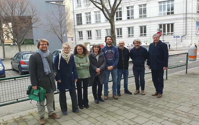 Bei einem Besuch von Bezirkspolitikern in der NMS Hainburger Straße wurde die Idee besprochen. | Foto: BV3