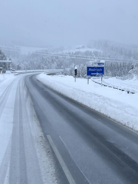 Sieben Räumfahrzeugen gelang es, die Straßen freizubringen. | Foto: Bratschko
