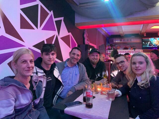 V.l.: Daniela Knauer, Barbesitzer Patrice Daxbeck, Siegfried Knauer, Stefan Lechner, Daniel Pommer, Johanna Pommer. | Foto: privat