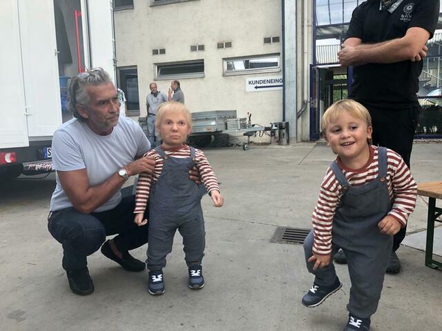 Michaels Sohn (rechts) spielte im Alter von 3,5 Jahren an der Seite des Schauspielers Jürgen Vogel.