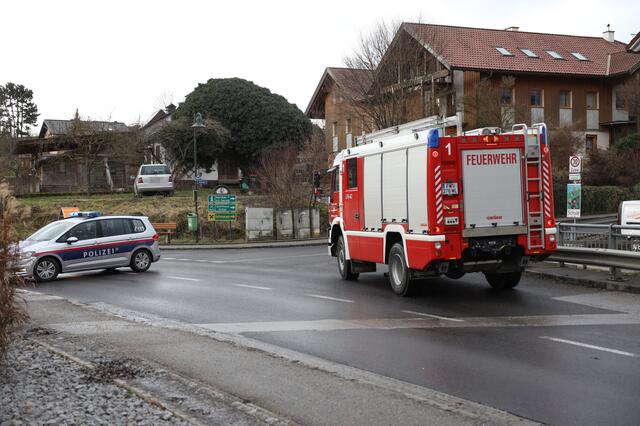 Einer Meldung nach, blockierte ein umgefallener Baum die Traunuferstraße in Weißkirchen – auch nach längerer suche konnten die Einsatzkräfte aber nichts finden. | Foto: laumat.at