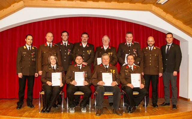 Verdiente und langjährige Mitglieder der FF Kauns wurden im Rahmen der Jahreshauptversammlung geehrt. | Foto: Manuel Felbermayr
