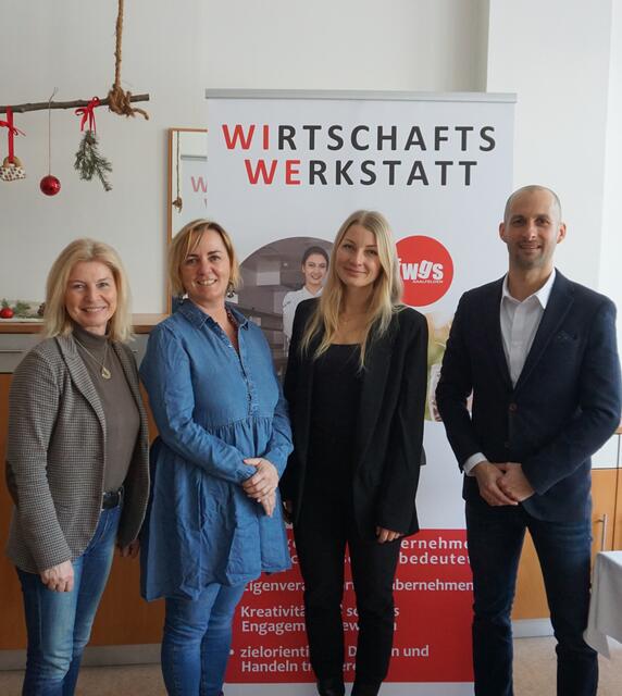Die Projektleiter Margarethe Streiwieser, Gerda Freiberger und Stefan Reichhold arbeiteten mit Simone Orgler (2.v.l.) vom Verein „Kaprun hilft“ zusammen.   Foto: HBLW Saalfelden