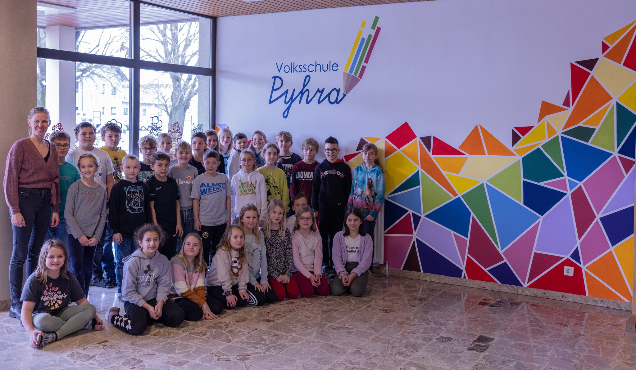 Pyhra: Eingang der Volksschule modernisiert - St. Pölten