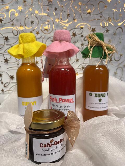 Drei Sirupsorten, ein Kaffeegelee und eine Brotbackmischung wurden in der Wirtschaftswerkstatt produziert und verkauft.   Foto: HBLW Saalfelden