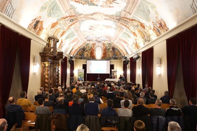Interessierte Besucher beim Vortrag „Mein Wald – meine Rechte, meine Pflichten“. | Foto: KLAR! Naturpark Pöllauer Tal