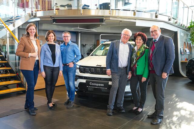 Landesrätin Barbara Eibinger-Miedl und Bezirksgruppenobmann Manfred Kainz im Autohaus Paier in Deutschlandsberg | Foto: WB DL