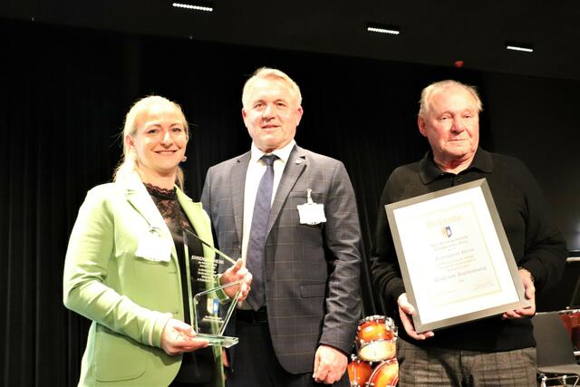 Seit 30 Jahren die Nr. bei Sportbekleidung: Susanne Hauth-Herko und ihr Vater Biwi Herko  | Foto: Edith Ertl