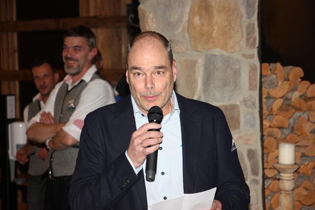 Stefan Mangott wusste die ein oder andere amüsante Anekdote über den Neo- Pensionisten zu berichten. | Foto: Schwarz