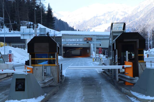 Notwendige Sanierungsarbeiten: Der Arlbergtunnel auf der S 16 Arlbergschnellstraße wird im Jahr 2023 für fünf Monate für den gesamten Verkehr gesperrt. | Foto: Othmar Kolp